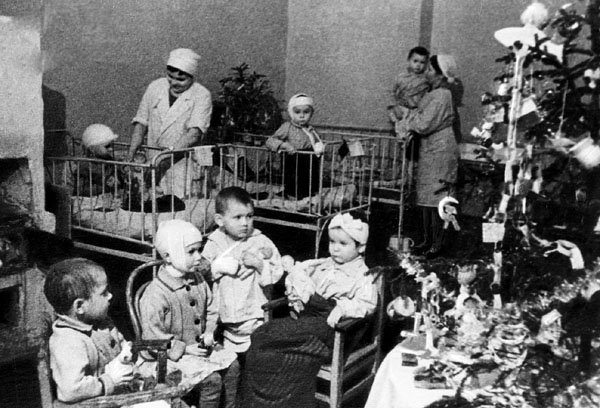 1942. Wounded children in blockaded Leningrad