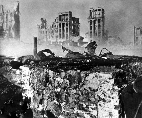 1943. Soldiers are winning back their cities